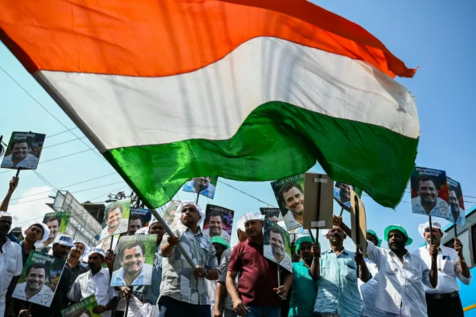 Rahul Gandhi támogatói egy kampánygyűlésen Wayanadban – Fotó: R. Satish Babu / AFP