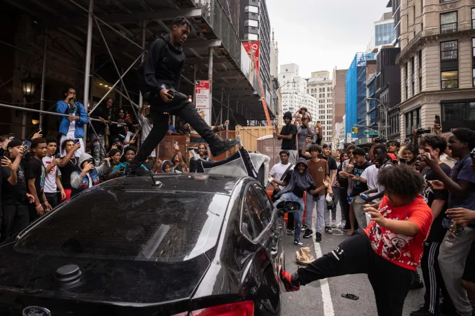 Kai Cenat botrányba fulladt eseménye New Yorkban – Fotó: Yuki Iwamura / AFP