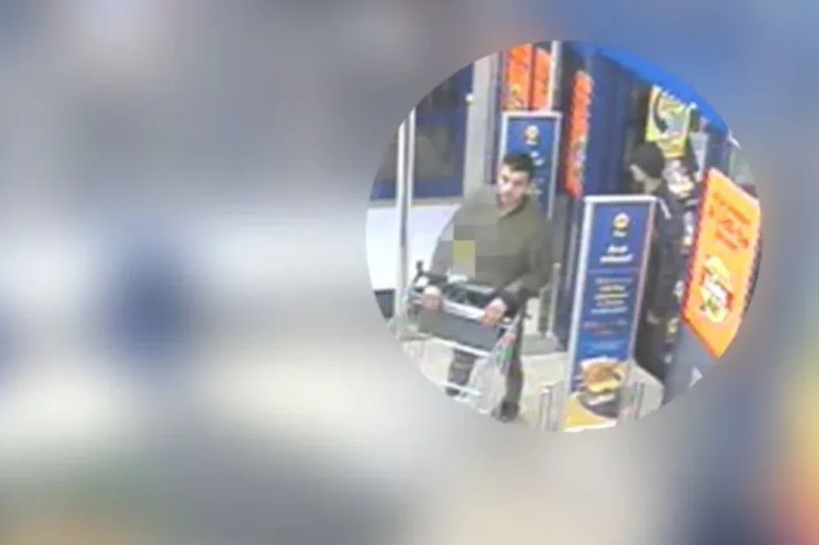 Százezer forintnyi áruval pakolták meg a bevásárlókocsit a Lidlben, aztán fizetés nélkül kitolták a bejáraton