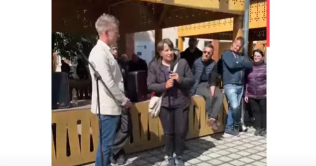 Magyar Péter mezőhegyesi fórumán jelentette be egy nő, hogy elindul Pusztaottlakán Simonka ellen a polgármesteri székért