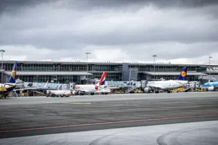 Bombafenyegetés miatt kiürítették Dánia második legnagyobb repülőterét
