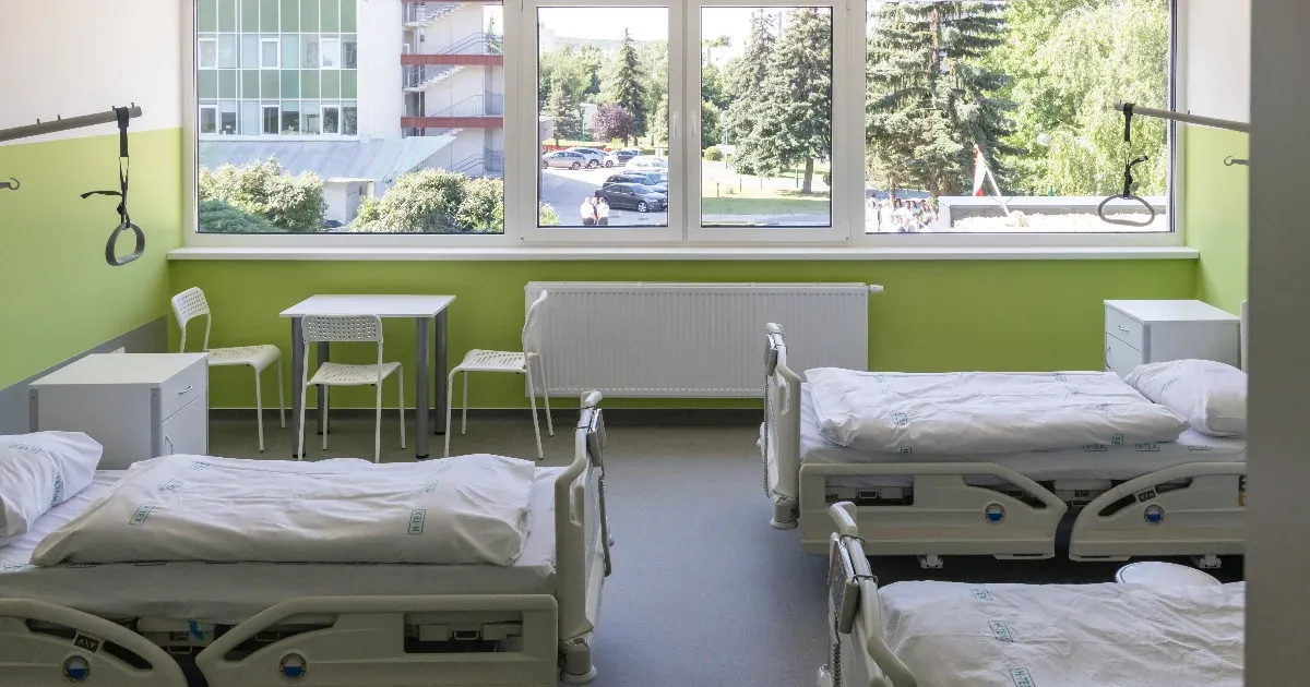 Ellenőröket küldenek a kórházakba, a betegek jelenlétét vizuálisan ellenőrzik