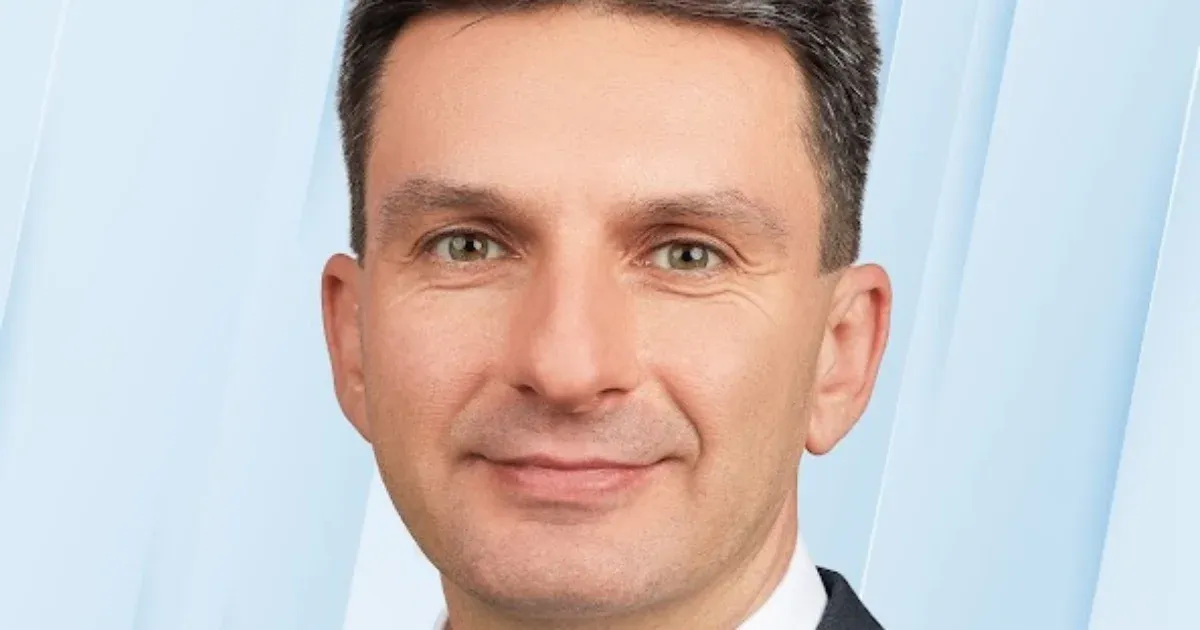 A Fidesz azt a korábbi alpolgármestert indítja Pusztaszabolcson, aki pár éve naplóval ütött meg egy diákot