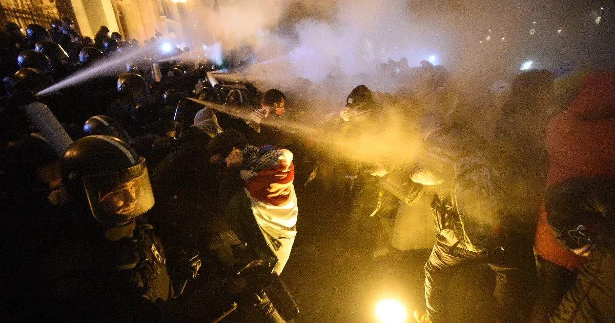 Rekordnagyságúra tornázná fel könnygázkészletét a rendőrség