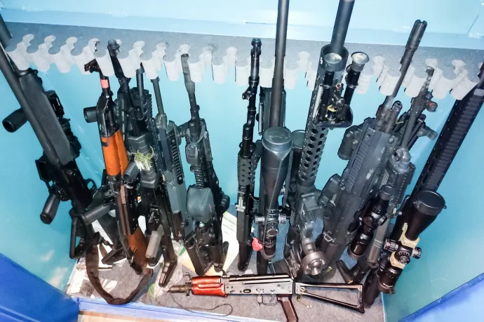 Több száz illegális fegyver került ki a világba Rajkáról, ahol a szlovákiai fegyverkereskedők központja volt