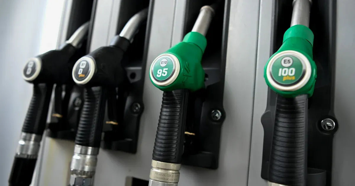 Két hetet adott a kormány a kereskedőknek, hogy csökkentsék az üzemanyag árát