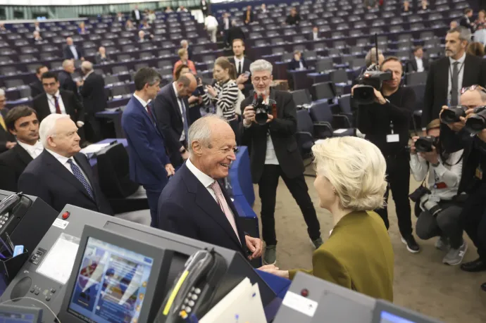 Medgyessy Péter és Ursula von der Leyen az Európai Unió eddigi legnagyobb bővítésének közeledő huszadik évfordulójára szervezett eseményen az Európai Parlamentben – Fotó: Fred Marvaux / EP