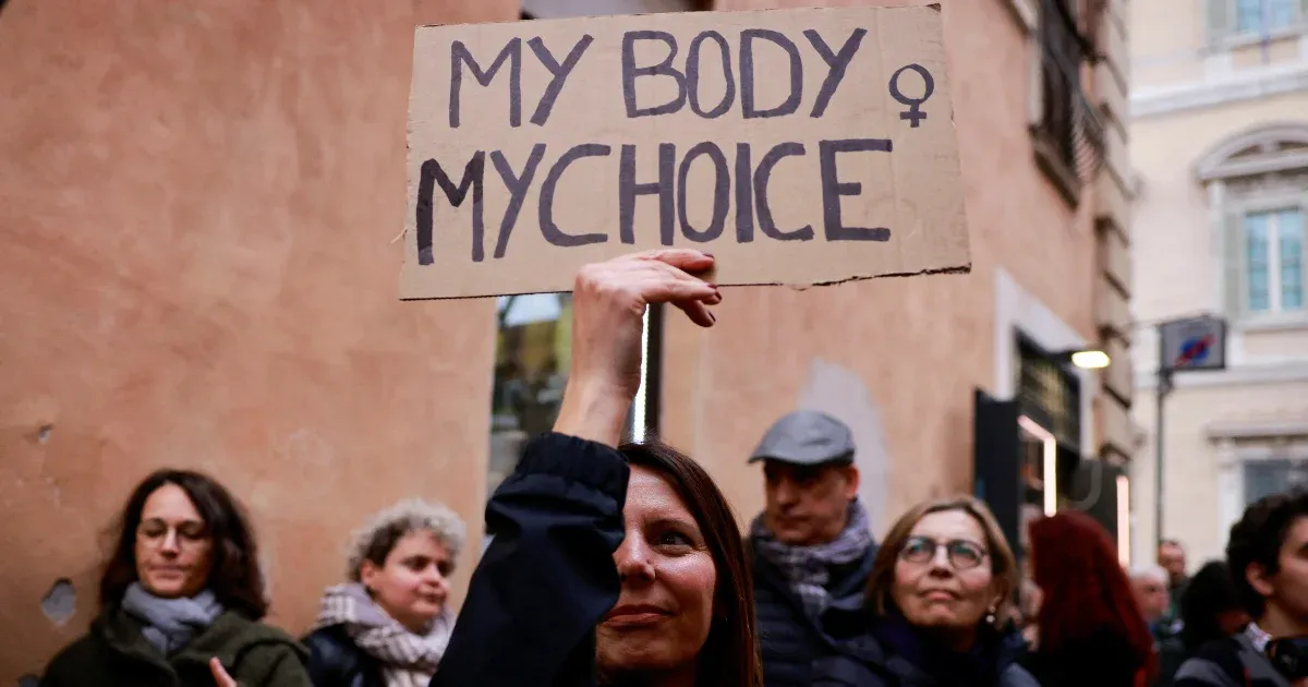 En Italia, los grupos antiaborto ahora pueden acceder libremente a los centros de aborto