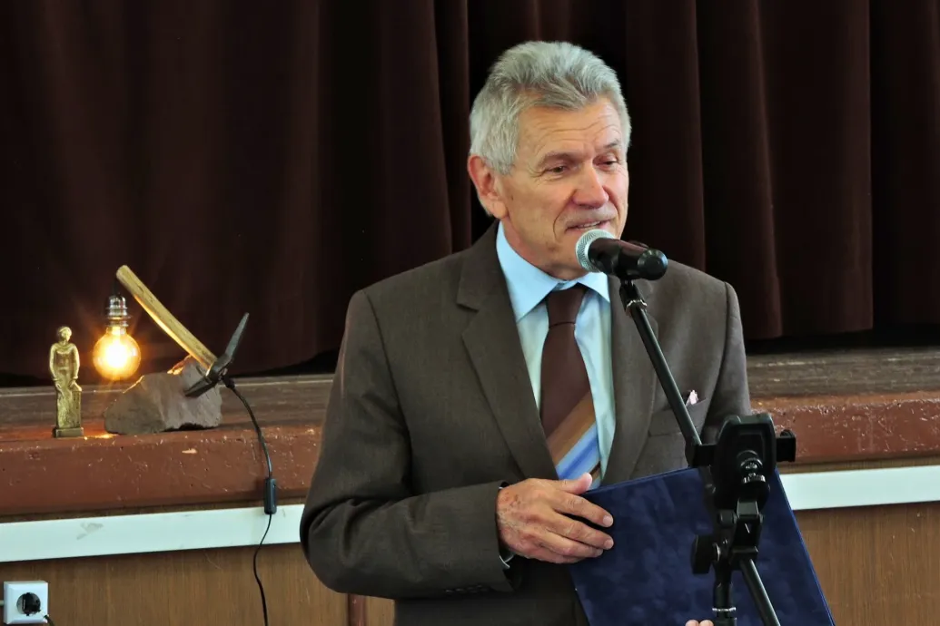 A Momentum szerint hamisítással kerülhetett fel az MSZP logója az ajkai jelölőlapra, az MSZP nem érti a vádat