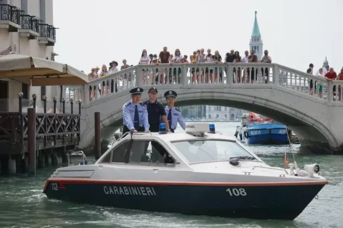 Italian policemen on patrol with Chinese police in Venice on 30 May 2018 – Photo: Awakening / Getty Images