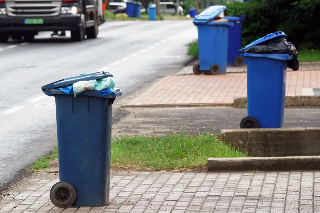 Agressziókezelő tréningre kell mennie a két férfinak, akik durván megvertek egy kukást