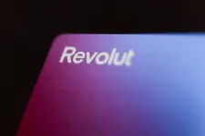 Az utolsó pillanatban kifarol a Revolut az azonnali kártyás átutalásokra bejelentett alapdíjból