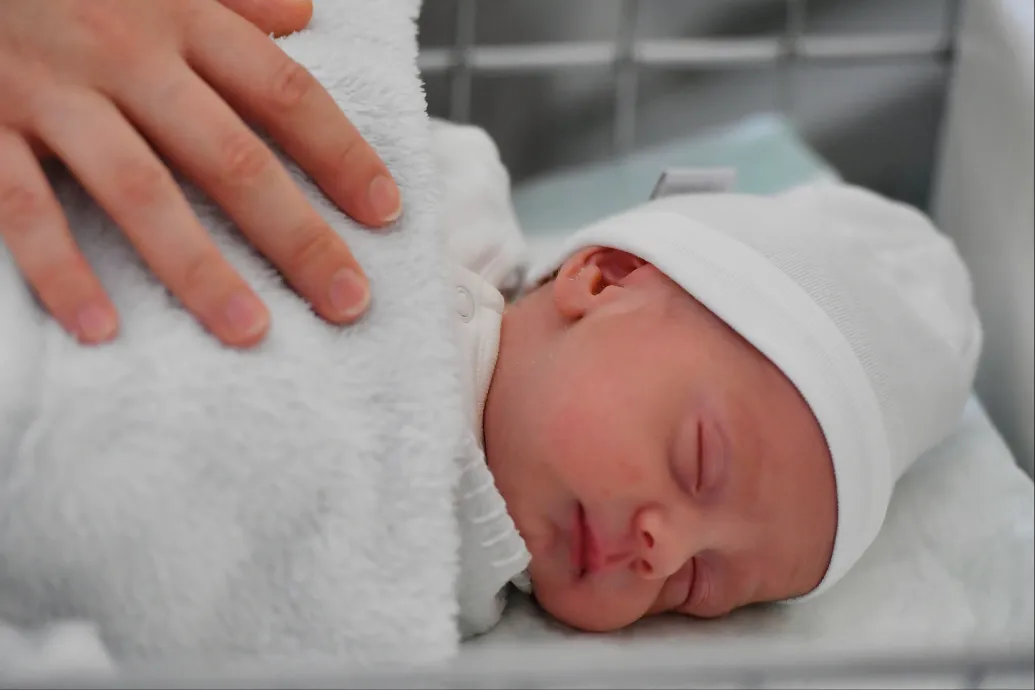 Tíz százalékkal kevesebb gyerek született áprilisig, mint egy éve ilyenkor