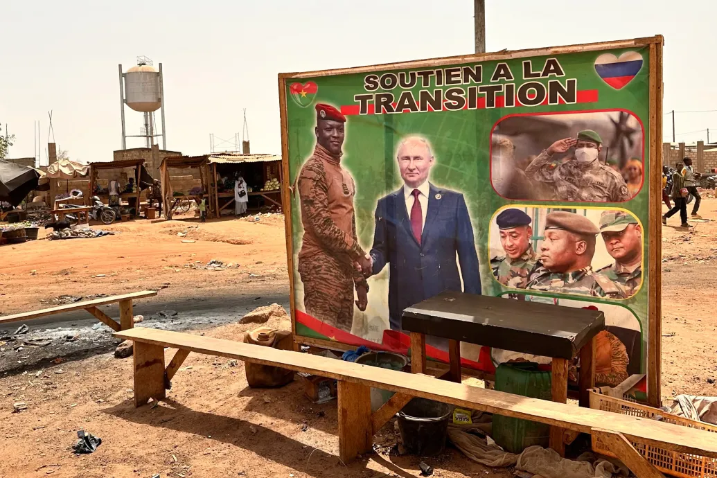 Éles váltás: az amerikai katonákat elküldik, az orosz zsoldosokat behívják