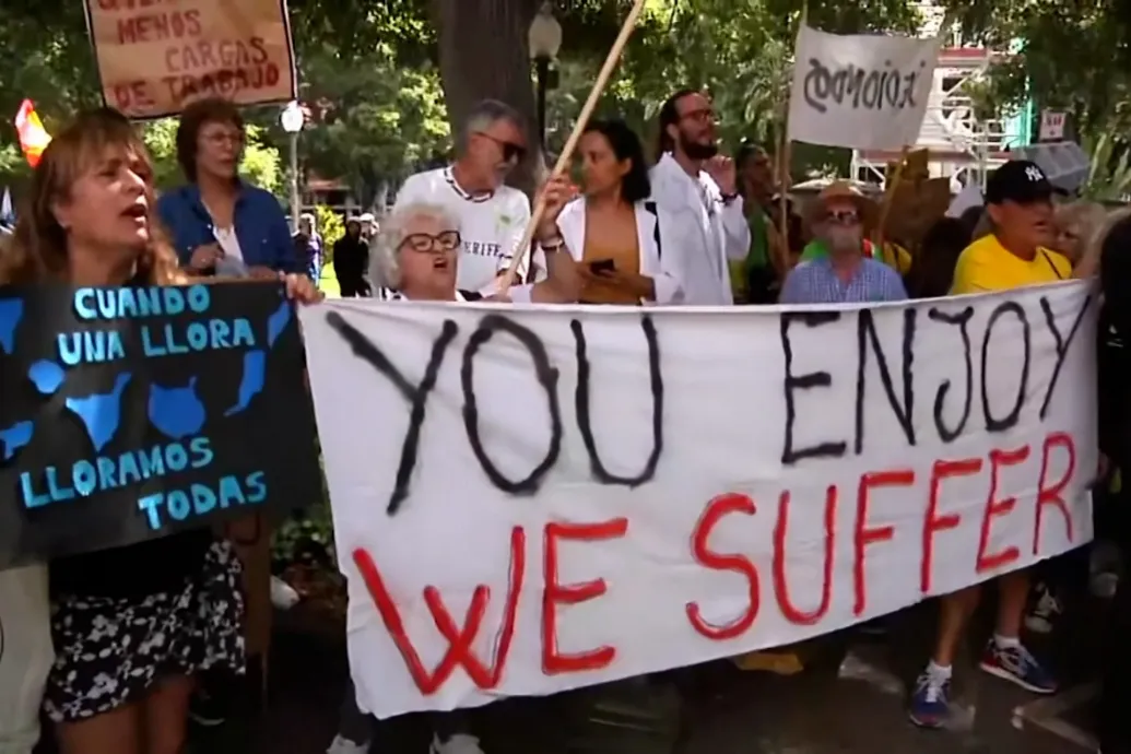 Túl sok a turista, elege lett a Kanári-szigetek lakóinak