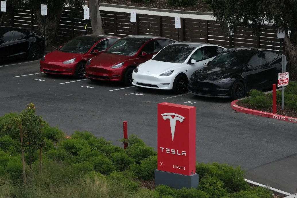 Vizsgálják az USA-ban, hogy a Tesla eléggé kipofozta-e az Autopilotot