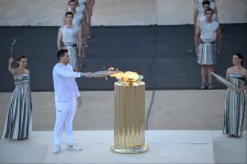 Átvették az olimpiai lángot a franciák