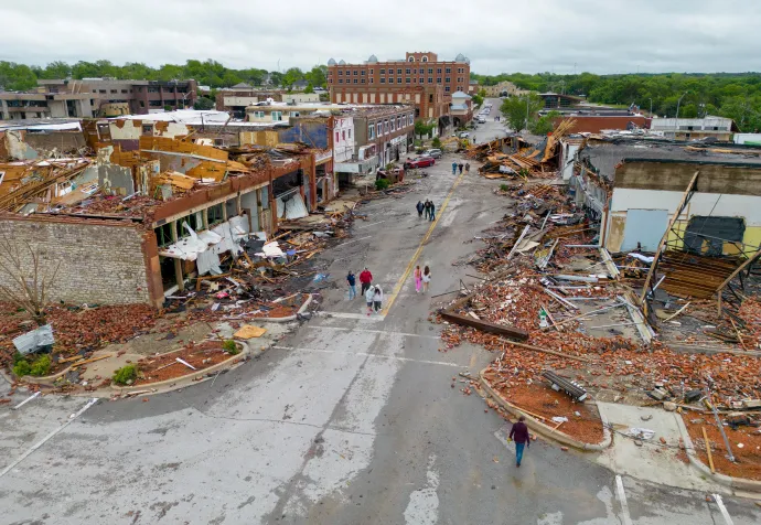 Sulphur kisvárosban okozta a legnagyobb károkat a tornádó – Fotó: Bryan Terry / The Oklahoman / Usa Today Network / Reuters