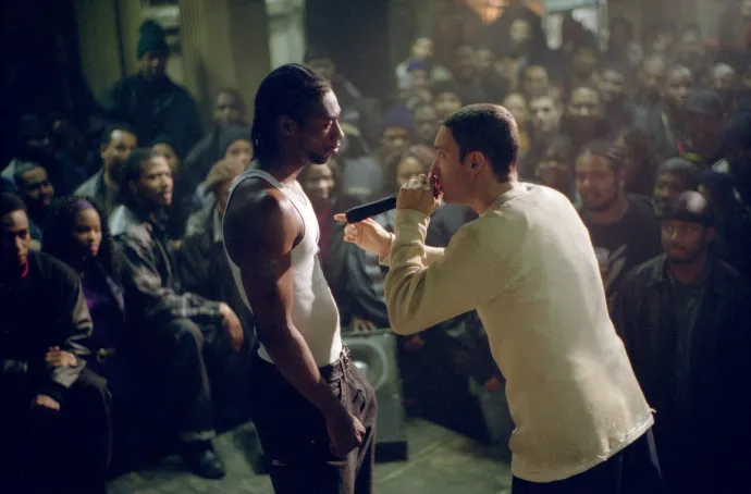 Nashawn Breedlove és Marshall Bruce Mathers alias Eminem a 8 Mérföld című filmben, ami hitelesen mutatta be, hogyan zajlott egy battle rap verseny – Fotó: Universal Pictures / Collection Christophel / AFP