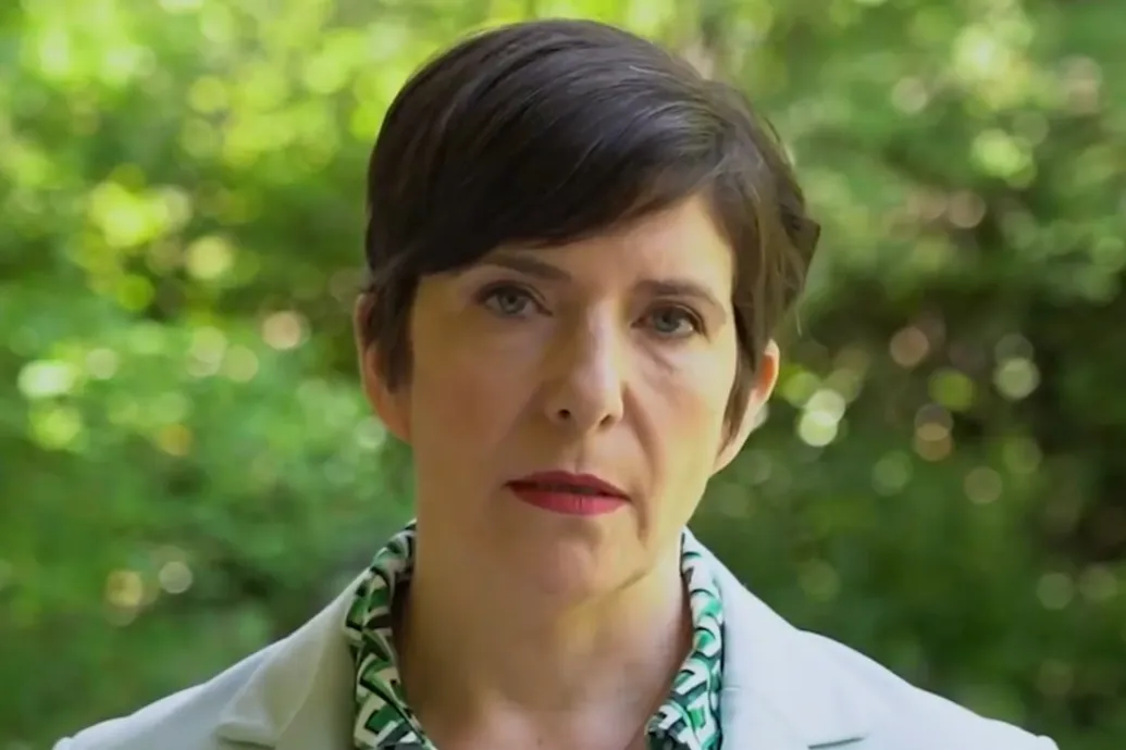 Dobrev Klára: Aláírásgyűjtés közben megverték a DK képviselőjelöltjét Jászapátiban