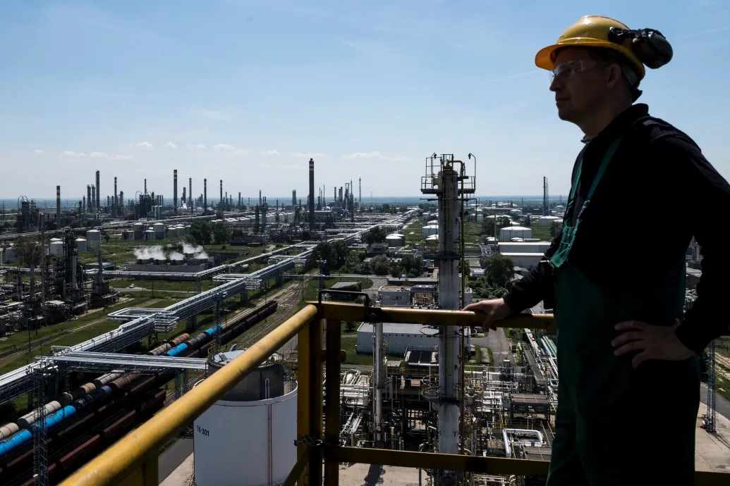 Nagy volt a nyomás, kihátrált a Fidesz a saját javaslata mögül, ami a nagy cégek feldarabolását is lehetővé tette volna