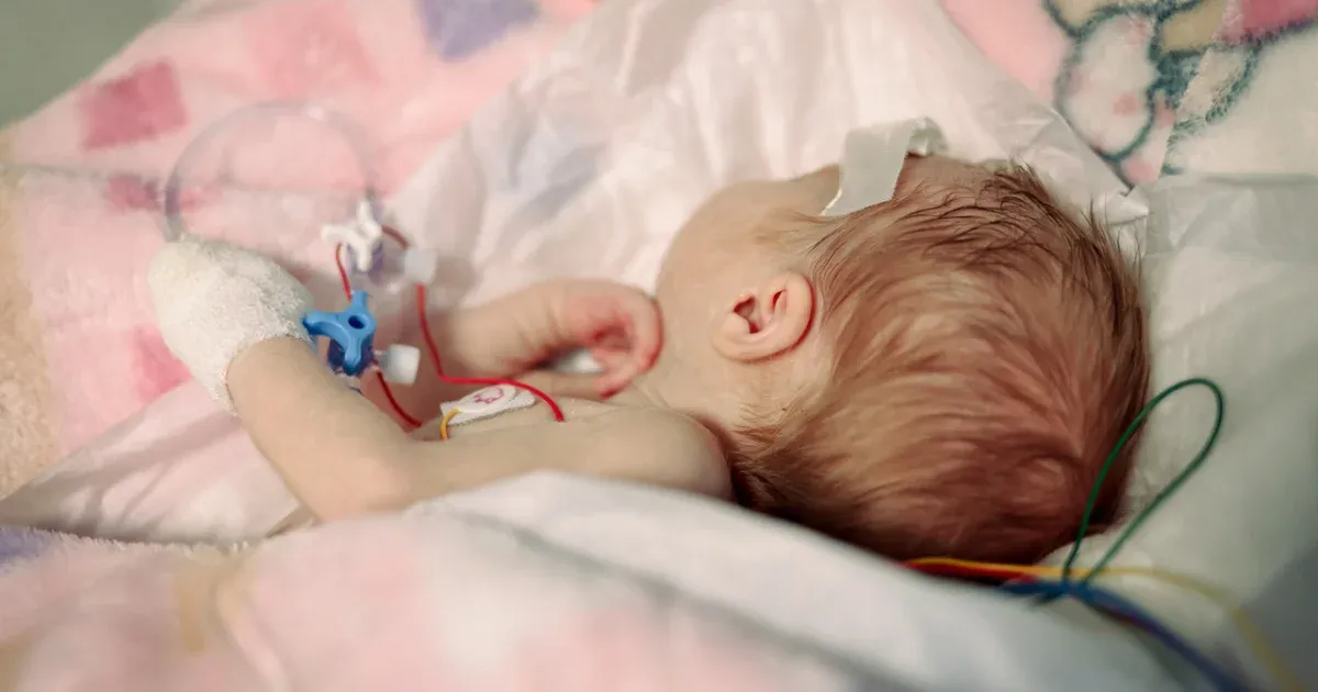 Újszülött kislányt helyeztek el a Heim Pál Gyermekkórház inkubátorában