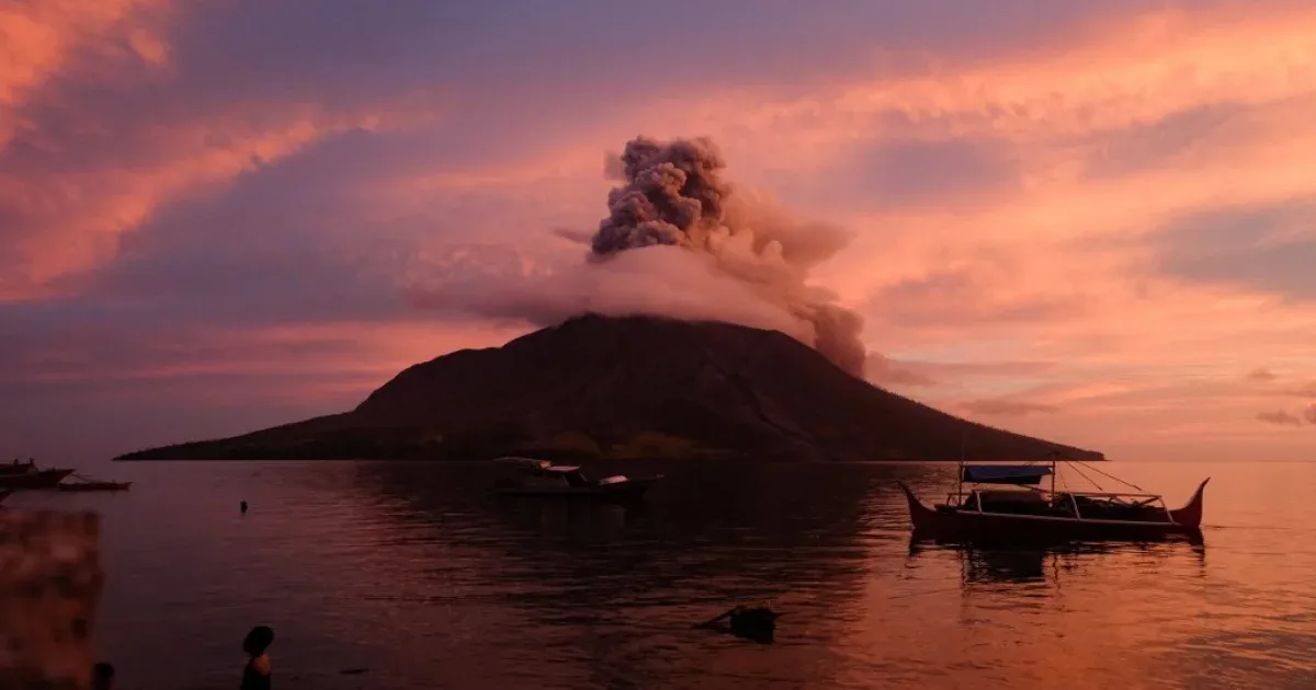 Pár óra alatt 16 ezer villámcsapás vezette fel az újabb hatalmas vulkánkitörést Indonéziában