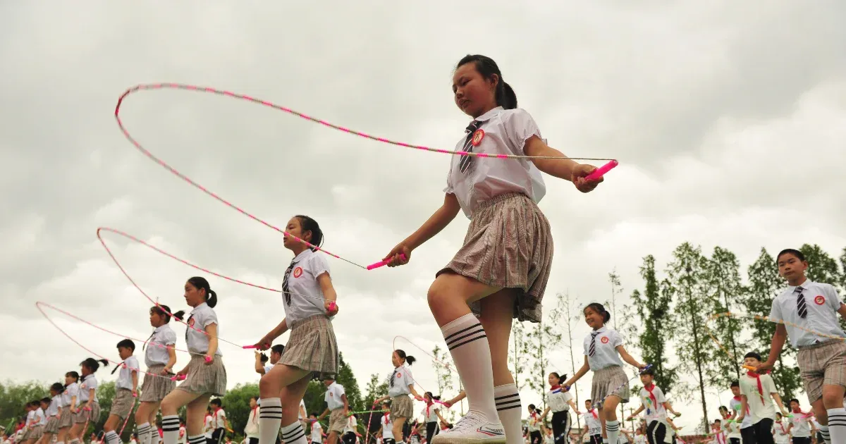 Kínában a gyerekek jövője múlhat azon, milyen ügyesen ugróköteleznek