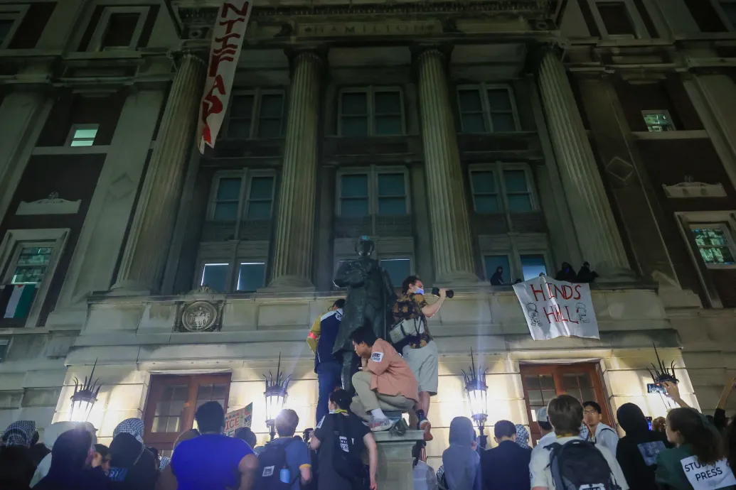 Tüntető diákok foglalták el a Columbia Egyetem Hamilton Hallját
