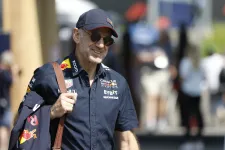 Hivatalosan is távozik a Red Bull tervezőzsenije, Adrian Newey