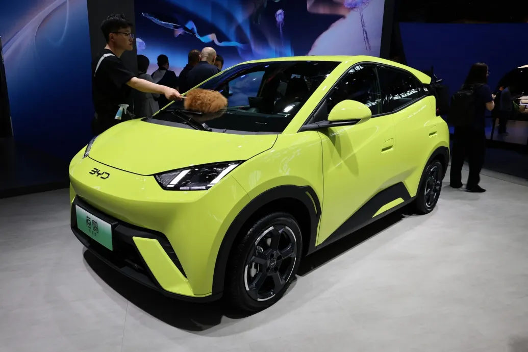 Új autók Kínában: az 5 millió forintos villanyautó sem gagyi, de az ezer lőerős luxusterepjáróra is van vevő