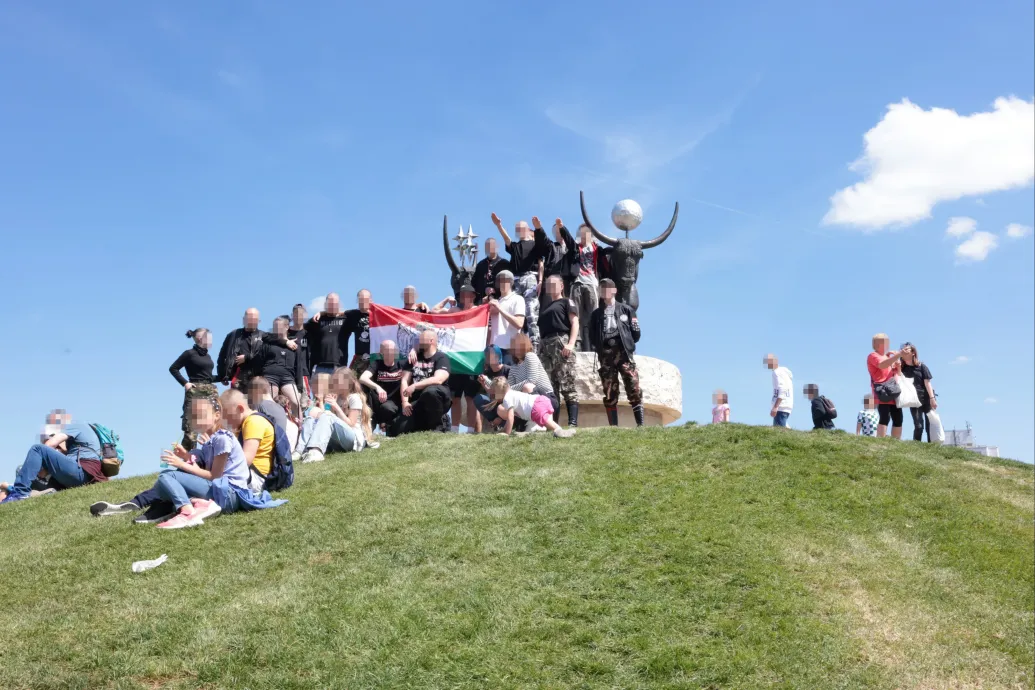 Náci karlendítés a Mi Hazánk majálisán, de Novák Elődöt jobban zavarnák a szemetelők