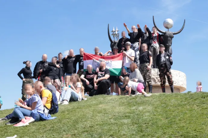 Náci karlendítés a Mi Hazánk majálisán, de Novák Elődöt jobban zavarnák a szemetelők