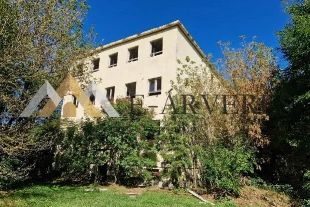 2,2 milliárd forintért elárverezték a újpesti Petőfi laktanyát