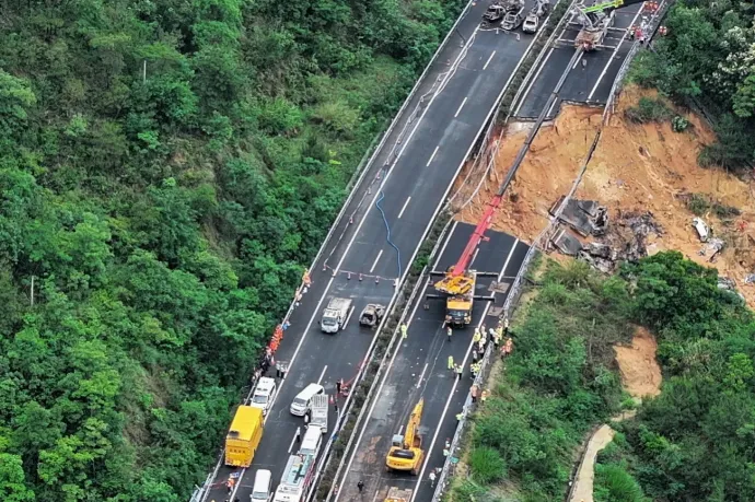 36 ember meghalt, miután beszakadt egy gyorsforgalmi út Kínában