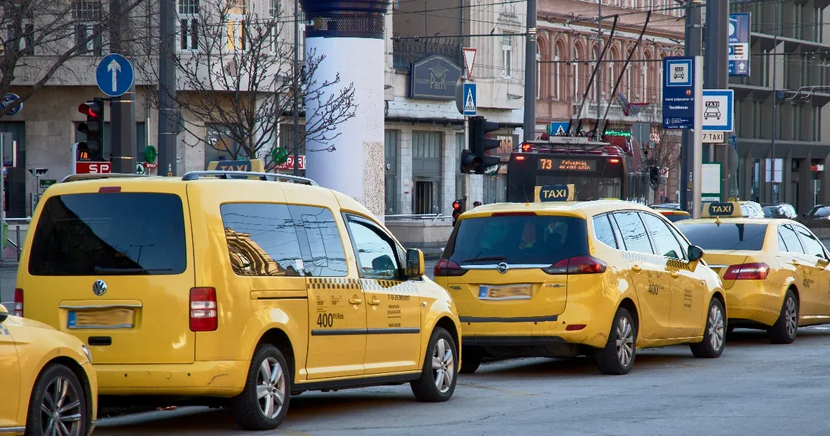 Az Uber és a Bolt után újabb taxiszolgálató cég jön Budapestre