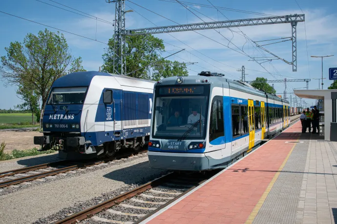A próbára vitt vasútvillamos és egy tehervonat Röszkén 2024. április 30-án – Fotó: Szűcs Dániel / Szegeder / Telex