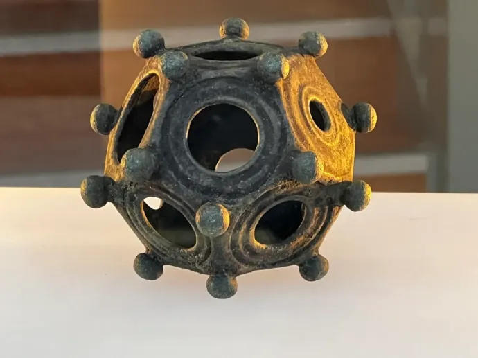 Az angliai Lincoln közelében megtalált dodekaéder – Fotó: Norton Disney History and Archeology Group