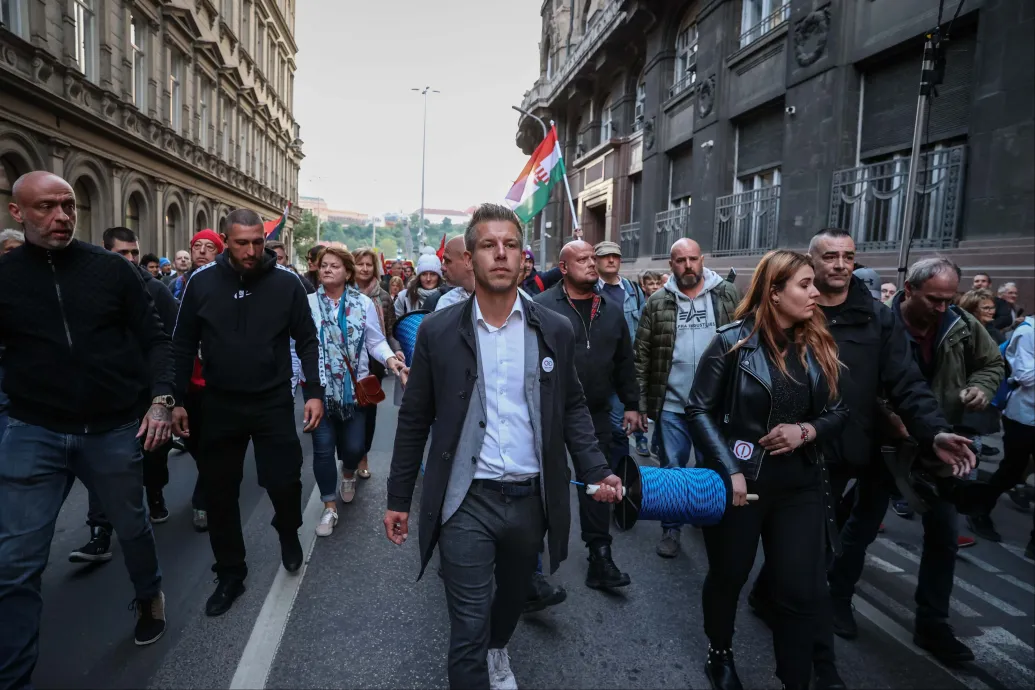 Republikon: 18 százalékon áll Magyar Péter pártja, fej fej mellett a Mi Hazánk és a Kutyapárt