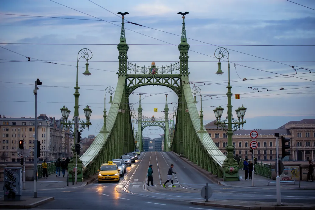Lezárják a Szabadság hidat péntek estétől vasárnap éjfélig