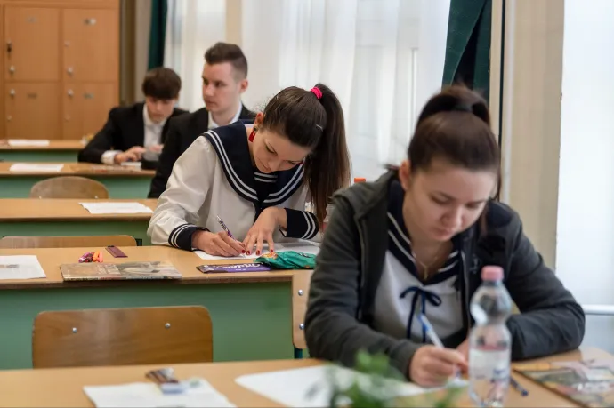 Tizenkét rövid feladat és két esszé, ma több tízezer diák fut neki a történelemérettséginek