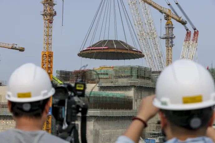 A világ első kereskedelmi célú kis moduláris reaktora, a Linglong One a építkezése a kínai Hainan tartományban 2024. február 6-án – Fotó: Luo Yunfei / China News Service / VCG / Getty Images