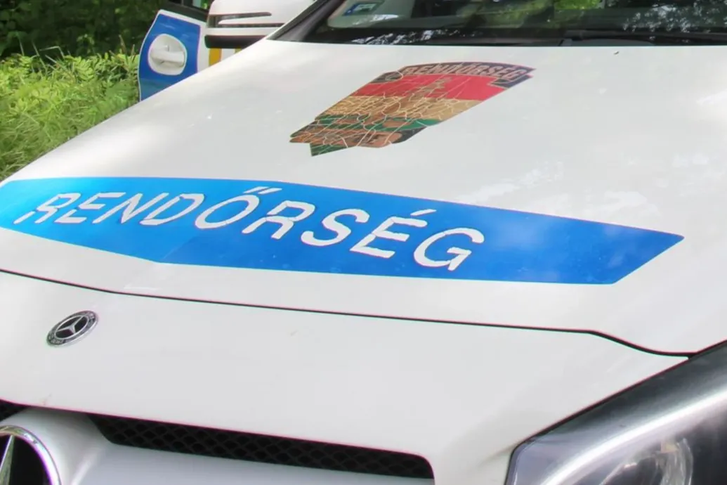 Bezáródott egy kétéves gyerek a felmelegedett autóba Nyíregyházán, betörték a rendőrök az ablakot