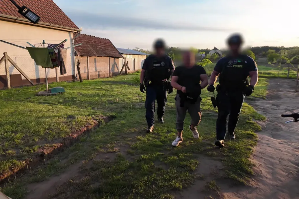 Rabszolgaként tartották és verték a nőt, akit kidobtak a kocsiból, és hagyták meghalni Aszódon