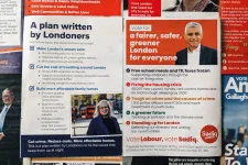 Alulmaradtak a konzervatívok Angliában, a Munkáspárt polgármestere nyert Londonban