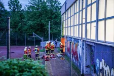 Négy gyerek alatt szakadt be egy sportközpont teteje Németországban