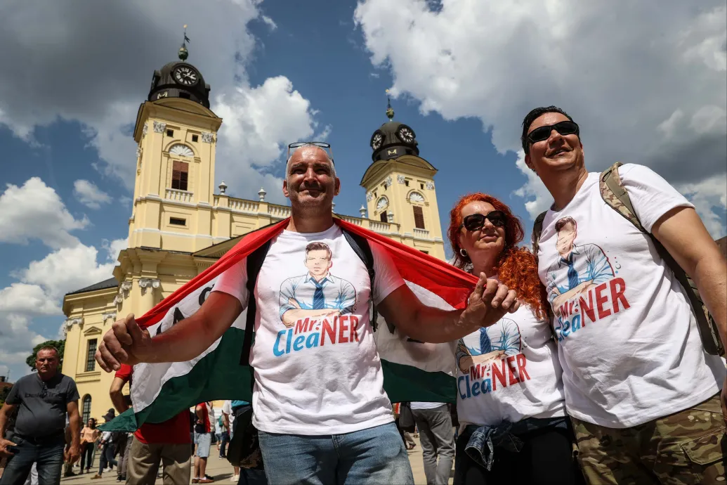 Elkezdődött Magyar Péter tüntetése Debrecenben