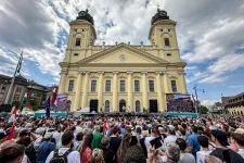 Magyar Péter Debrecenben: „Június 9-én beverünk egy hosszú, vastag szöget a NER koporsójába”