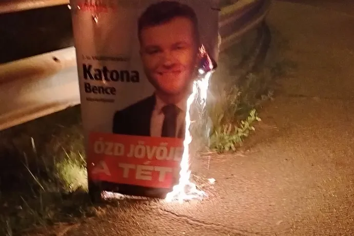 Felgyújtották a Fidesz plakátjait Ózdon