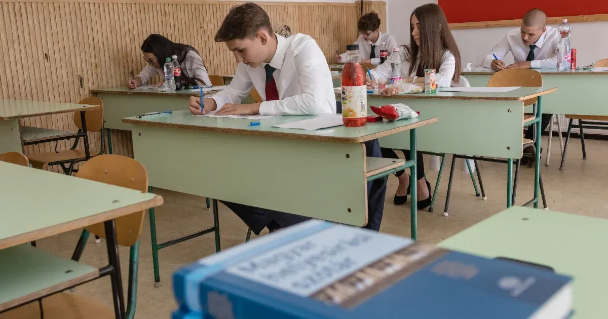 Karinthy novellájáról vagy Babits költészetéről kellett esszét írniuk a diákoknak a középszintű magyarérettségin